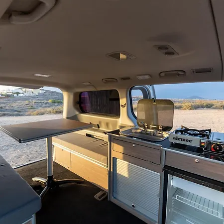 Macaronesia Campervan مكان تخييم *
